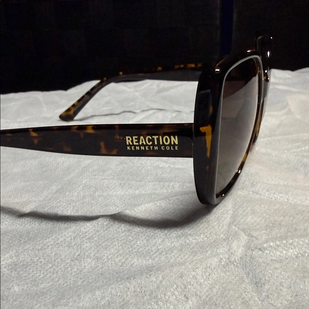 Kenneth Cole Reaction Brown Sunglasses - Picture 2 of 3